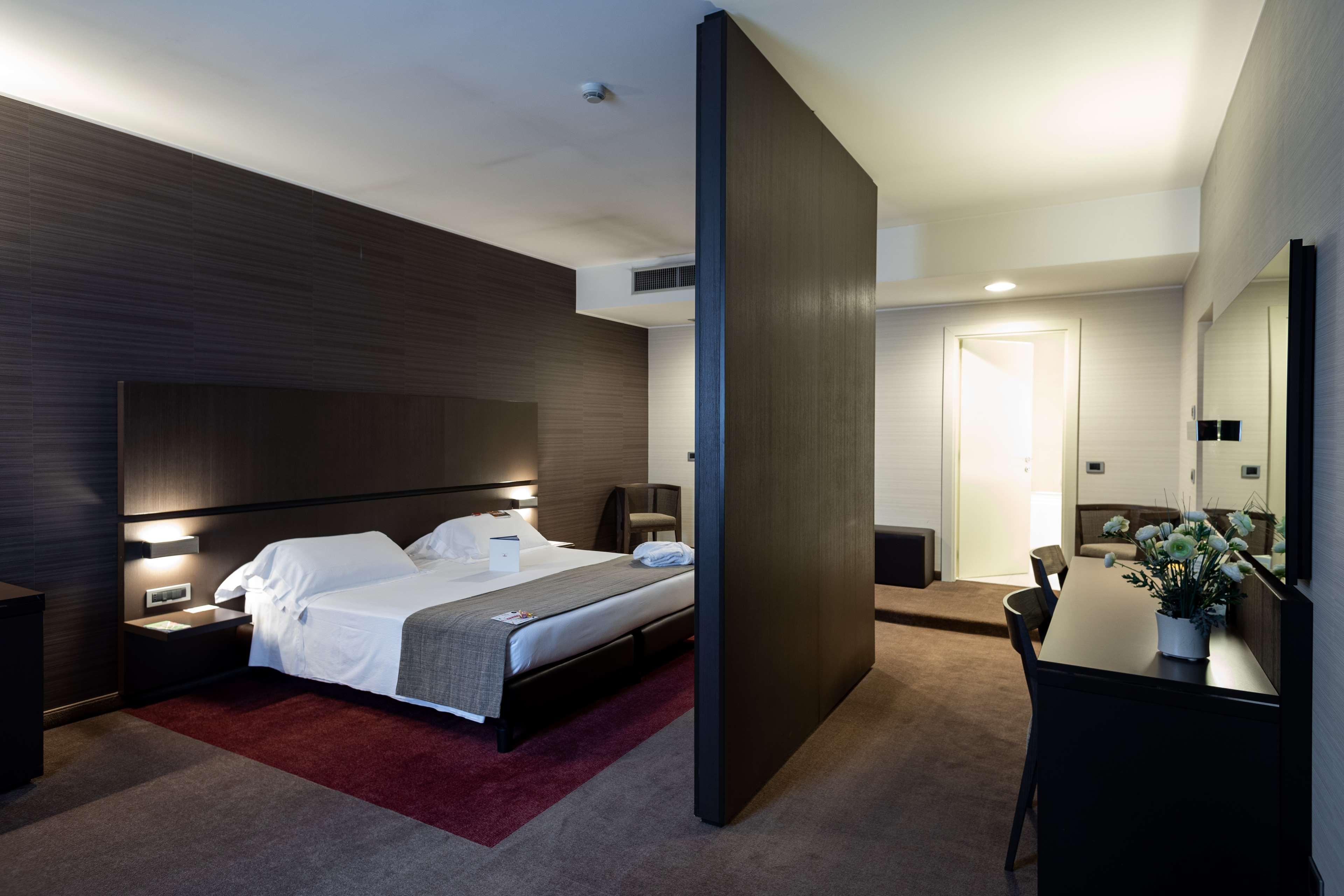 Best Western Plus Hotel Monza E Brianza Palace Чинізелло-Бальсамо Екстер'єр фото